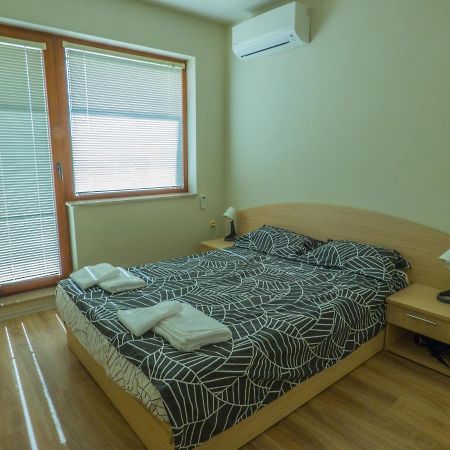 Private Apartment In Cypress Complex 15 ヴァルナ エクステリア 写真