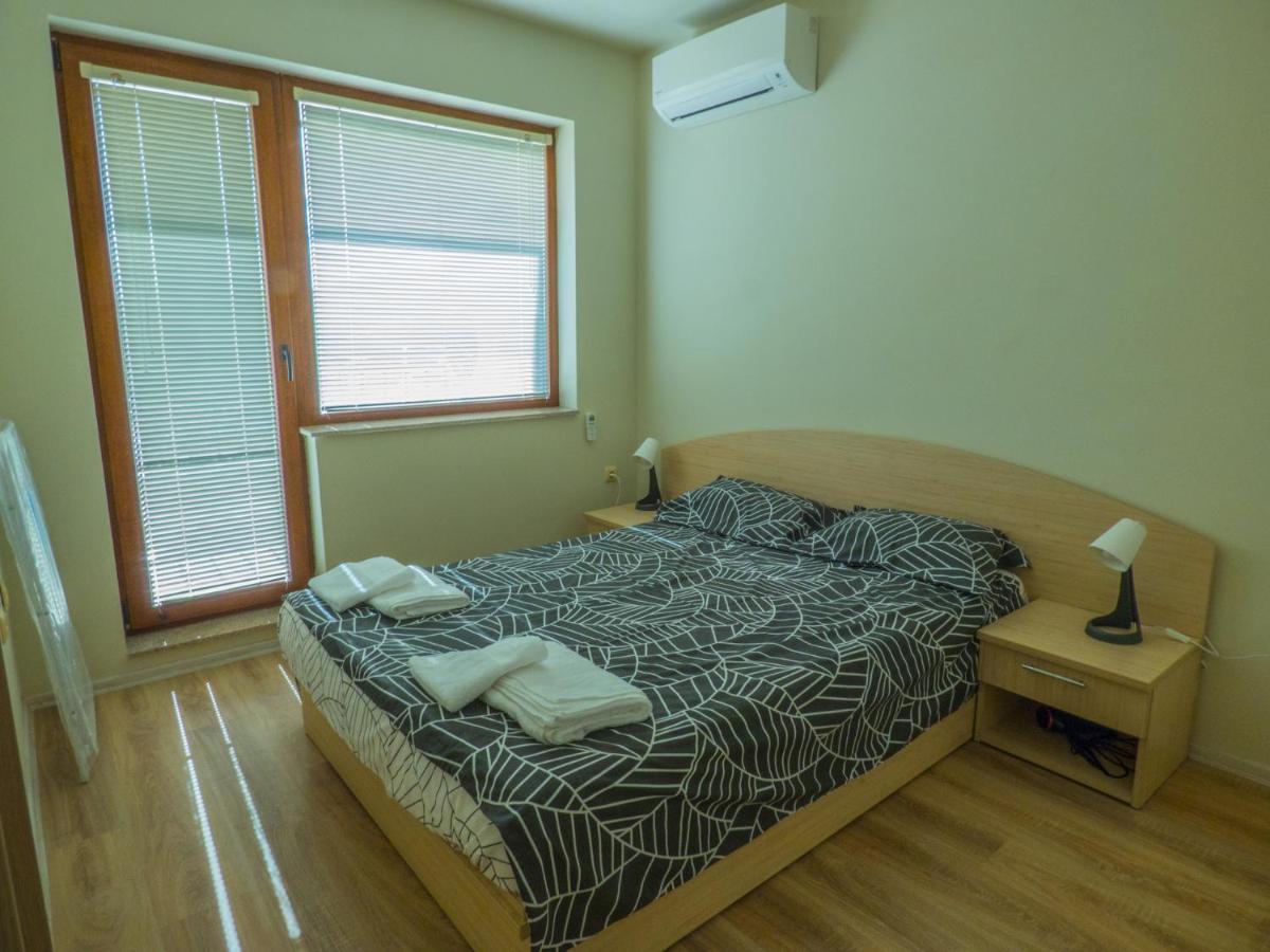 Private Apartment In Cypress Complex 15 ヴァルナ エクステリア 写真